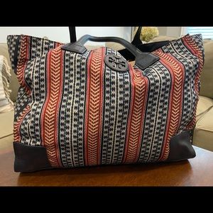 Smoke free, pet free home.
Gently used. Nylon Tote